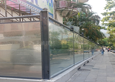 C類(lèi)鍍鋅板鋼圍擋-深圳鹽田市政對(duì)面項(xiàng)目工程